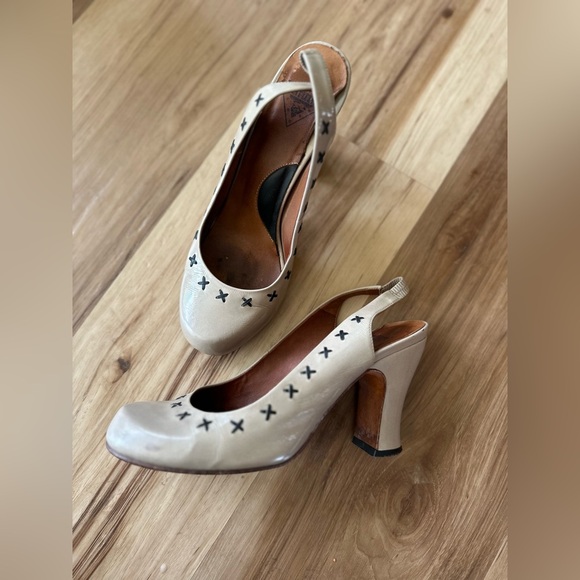 John Fluevog Cream Heels with Black Accents - Picture 2 of 10